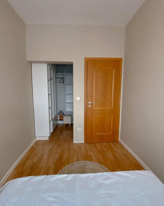 Siera'S Penthouse Apartment Prishtine Bagian luar foto