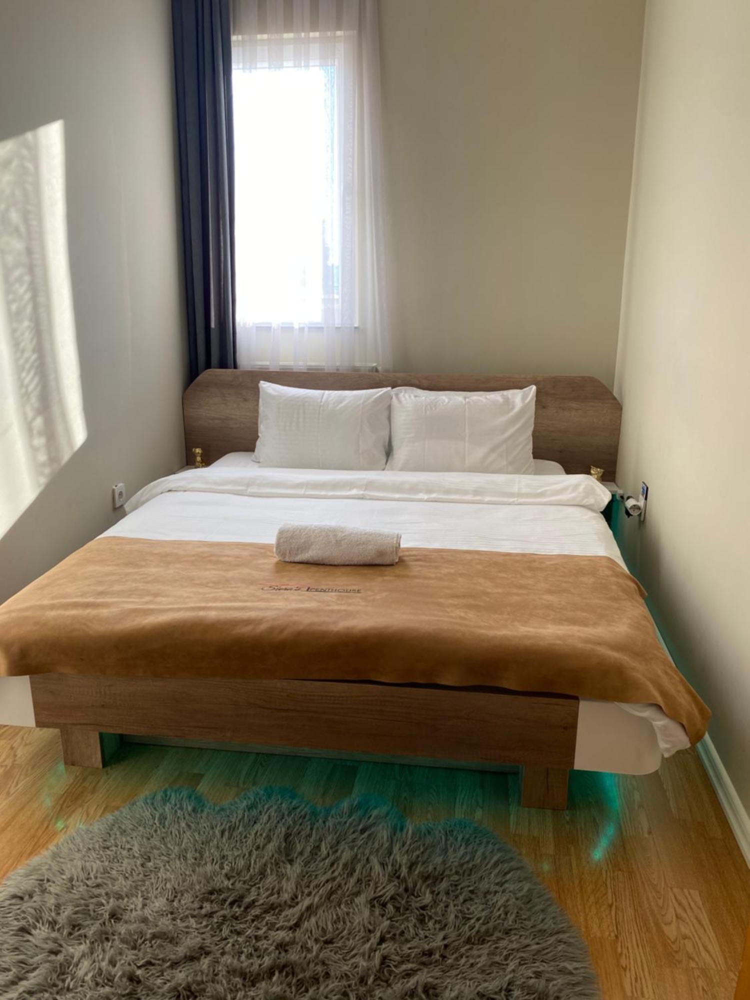 Siera'S Penthouse Apartment Prishtine Bagian luar foto