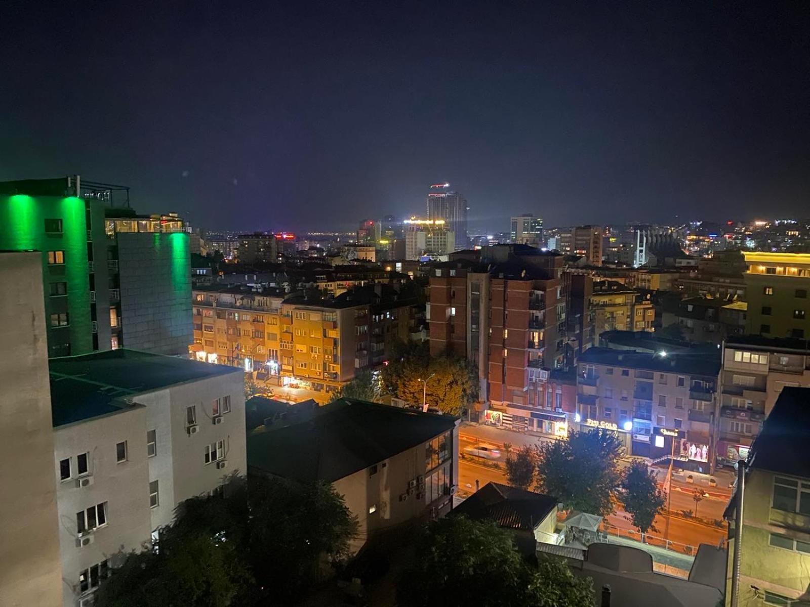 Siera'S Penthouse Apartment Prishtine Bagian luar foto